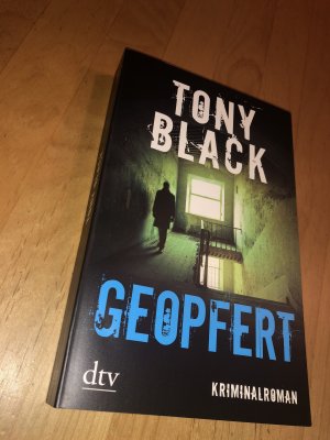 gebrauchtes Buch – Tony Black – Geopfert