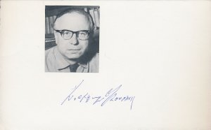 Karte mit aufgeklebtem Foto, von Wolfgang Koeppen signiert. [Autograph].