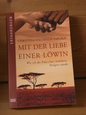 gebrauchtes Buch – Hachfeld-Tapukai, Christina  – "Mit der Liebe einer Löwin" Wie ich die Frau eines Samburu-Kriegers wurde