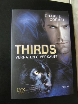 gebrauchtes Buch – Charlie Cochet – Thirds - Verraten & Verkauft (Thirds-Reihe Band 1)