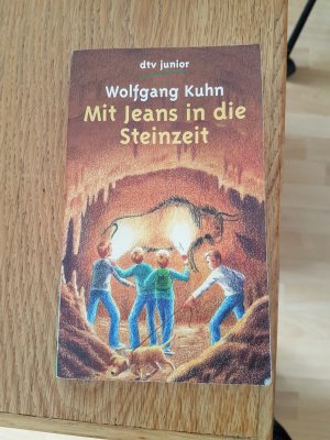 gebrauchtes Buch – Wolfgang Kuhn – Mit Jeans in die Steinzeit. Ein Ferienabenteuer in Südfrankreich.