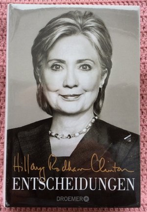 gebrauchtes Buch – Hillary Rodham Clinton – Entscheidungen • Hillary Rodham Clinton • Die Krisen und Herausforderungen die sie während ihrer vierjährigen Amtszeit als amerikanische Außenministerin zu meistern hatte