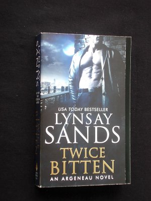 gebrauchtes Buch – Lynsay Sands – TWICE BITTEN