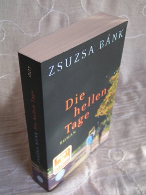 gebrauchtes Buch – Zsuzsa Bánk – Die hellen Tage. Roman - TB-Originalausgabe