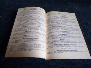 gebrauchtes Buch – Wolf-Verlag - 1976 – Sozialkunde. Verfassung des Freistaates Bayern. Grundgesetz für die Bundesrepublik Deutschland