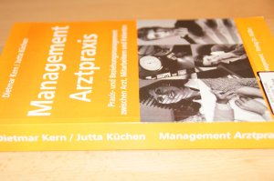 gebrauchtes Buch – Kern, Dietmar; Küchen – Management Arztpraxis: Praxis- und Beziehungsmanagement zwischen Arzt, Mitarbeitern und Patienten