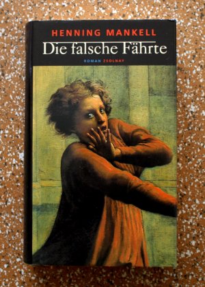 gebrauchtes Buch – Henning Mankell – Die falsche Fährte. Roman. Aus dem Schwedischen von Wolfgang Butt