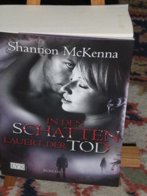 gebrauchtes Buch – McKenna Shannon – In den Schatten lauert der Tod