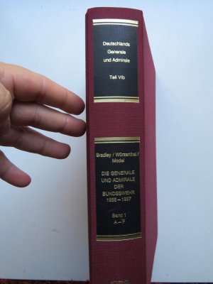 gebrauchtes Buch – Bradley, Dermot; Model – Deutschlands Generale und Admirale der Bundeswehr 1955 - 1997 - die militärischen Werdegänge Teil VI b  Band 1 Adam-Fuhr