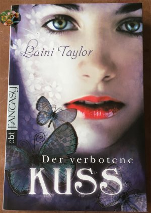 gebrauchtes Buch – Laini Taylor – Der verbotene Kuss. Drei Fantasygeschichten