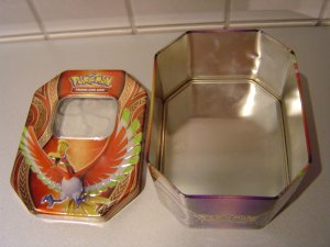 gebrauchtes Spiel – Pokemon Blechdose Sammeldose Dose aus Blech 2017 Pokemon Trading Cards