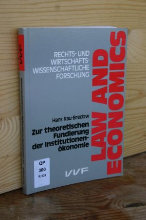 Zur theoretischen Fundierung der Institutionenökonomie (Law and Economics, Bd. 21)