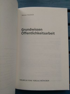 gebrauchtes Buch – Werner Faulstich – Grundwissen Öffentlichkeitsarbeit