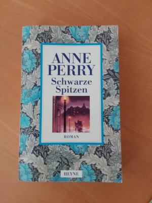 gebrauchtes Buch – Anne Perry – Schwarze Spitzen