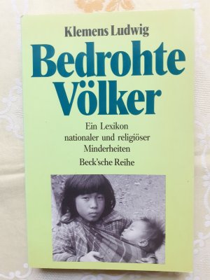 gebrauchtes Buch – Klemens Ludwig – Bedrohte Völker. Ein Lexikon nationaler und religiöser Minderheiten