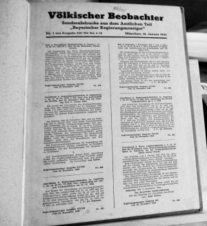 antiquarisches Buch – Bayerischer Regierungsanzeiger – Völkischer Beobachter.  Sonderabdrucke  aus dem amtichen Teil "Bayerischer Regierungsanzeiger "  Nummer 1 - 12 / div.  Nummern. / 1942