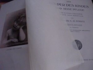 antiquarisches Buch – STRATZ, Prof. Dr – DER KÖRPER DES KINDES UND SEINE PFLEGE; für Eltern, Erzieher, Ärzte und Künstler. - Mit 281 in den Text gedruckten Abbildungen und 6 Tafeln [unter Seidenschutzpapier].