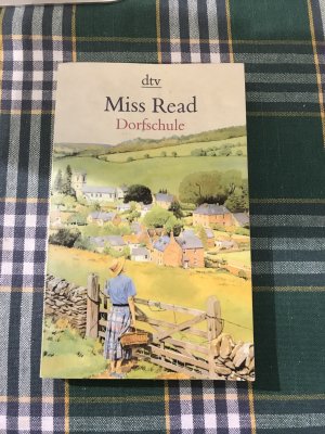 gebrauchtes Buch – Dora Saint – Miss Read - Dorfschule