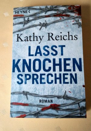 gebrauchtes Buch – Kathy Reichs – Lasst Knochen sprechen