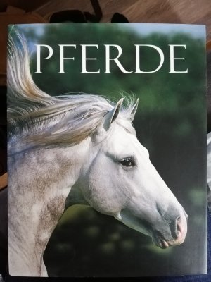 gebrauchtes Buch – Pferde