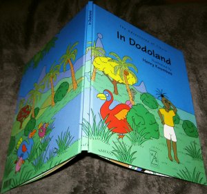 gebrauchtes Buch – Alexandra Schaub, Pascale Siew  – In Dodoland - The Adventures of Tikulu