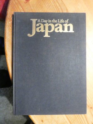 gebrauchtes Buch – Rick Smolan – Day in the Life of Japan  Photographed by 100 of the world`s leading photojournalists on one day, June 7, 1985.