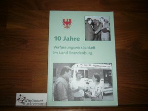 10 Jahre Verfassungswirklichkeit im Land Brandenburg. [Hrsg.: Präsident des Landtages Brandenburg. Fotos: Dietmar Horn]