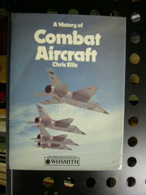 gebrauchtes Buch – Chris Ellis – A History of Combat Aircraft