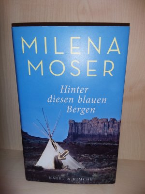 Hinter diesen blauen Bergen