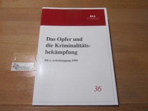 gebrauchtes Buch – Das Opfer und die Kriminalitätsbekämpfung : vom 14. bis 17. November 1995. Bundeskriminalamt (Hg.). [Red.: Fachbereich KI 13, Kriminologische Grundlagen, Erscheinungsformen der Kriminalität, Delikts- und Tätergruppen (Phänomenologie), Wissenschaftliche Publikationen] / Deutschland. Bundeskriminalamt: BKA-Arbeitstagung ... ; 1995; Deutschland. Bundeskriminalamt: BKA-Forsch