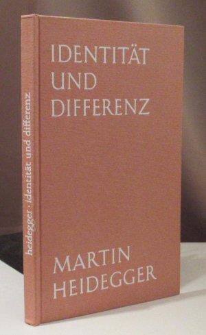 Identität und Differenz.