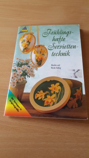 Frühlingshafte Serviettentechnik