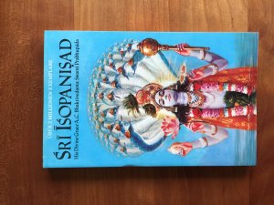 Sri Isopanisad. Das Wissen, das uns Krsna, dem höchsten persönlichen Gott, näherbringt.