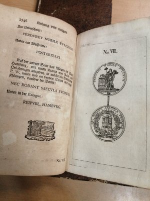 antiquarisches Buch – Sammlung der von E[inem] hochedlen Rathe der Stadt Hamburg so wol zur Handhabung der Gesetze und Verfassungen als bey besonderen Eräugnissen ... (Band 1 - 6 / 6 Bde)