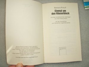 gebrauchtes Buch – Barbara Rinkoff – Einmal um den Häuserblock