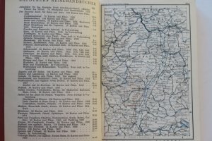 antiquarisches Buch – Baedeker, Karl. Das Elsass – Baedeker, Karl. Das Elsass, Strassburg und die Vogesen. Reisehandbuch. Erste Ausgabe. Leipzig, Karl Baedeker, 1942. * Mit 8 Karten, 5 Plänen (teils beidseitiger Druck) und 4 Wappen im Text. * XL,192 S. Original Kartoneinband mit original illustriertem Schutzumschlag.