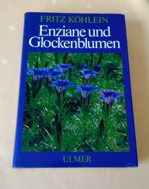 Enziane und Glockenblumen