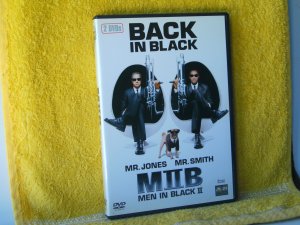 BACK IN BLACK - Men In Black 2