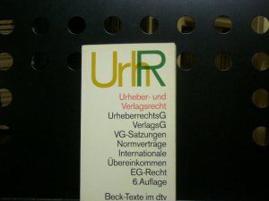 gebrauchtes Buch – Hillig, Hans-Peter  – Urheber- und Verlagsrecht 6. Auflage