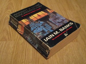 Against a dark Background - Iain M. Banks - Science Fiction novel Englisch English odyssey