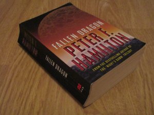 gebrauchtes Buch – Hamilton, Peter F – Fallen Dragon - Peter F. Hamilton - science fiction novel starship galaxy colony starflight rebels invasion