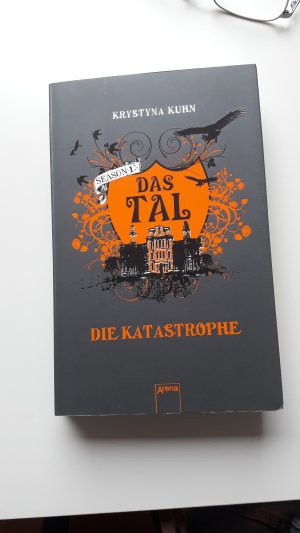 gebrauchtes Buch – Krystyna Kuhn – Das Tal: Die Katastrophe - Season 1 - Band 2