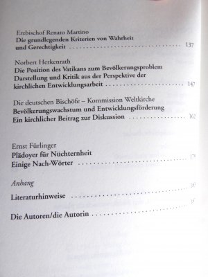 gebrauchtes Buch – Nuscheler, Franz; Fürlinger – Weniger Menschen durch weniger Armut? Bevölkerungswachstum - globale Krise und ethische Herausforderung