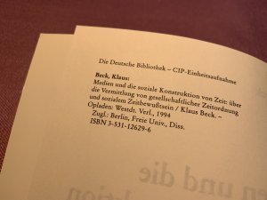 gebrauchtes Buch – Klaus Beck – Medien und die soziale Konstruktion von Zeit - Über die Vermittlung von gesellschaftlicher Zeitordnung und sozialem Zeitbewußtsein