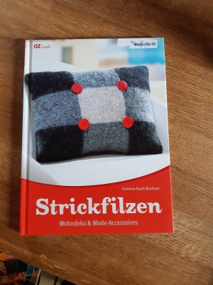 gebrauchtes Buch – Strickfilzen - Wohndeko & Mode-Accessoires