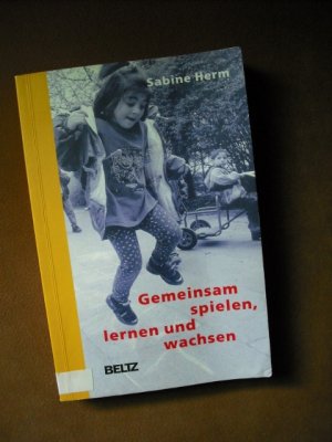 gebrauchtes Buch – Herm, Sabine; Muller – Gemeinsam spielen, lernen und wachsen