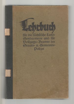 Lehrbuch für die sächsische Land-Gendarmerie und für Vollzugsbeamte der Staats- u. Gemeinde-Polizei. Bearbeitet von Beamten der Land-Gendarmerie. Dritte […]