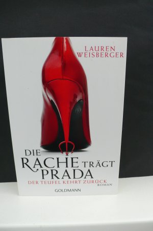 gebrauchtes Buch – Lauren Weisberger – DIE RACHE TRÄGT PRADA