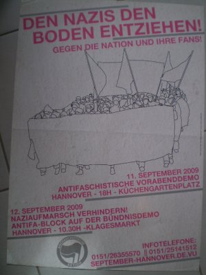 Antifaschistische Aktion: Den Nazis den Boden entziehen! Gegen die Nation und ihre Fans! 11. September 2009 Antifaschistische Vorabenddemo. 12.September […]