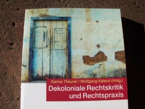 gebrauchtes Buch – Theurer, Karina; Kaleck – Dekoloniale Rechtskritik und Rechtspraxis. Umschlaggestaltung von Michael Rechl. (= Schriftenreihe Band 10557).